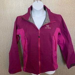 Arc’teryx Beta AR Gore-Tex Jacket in Berry/Fuschia